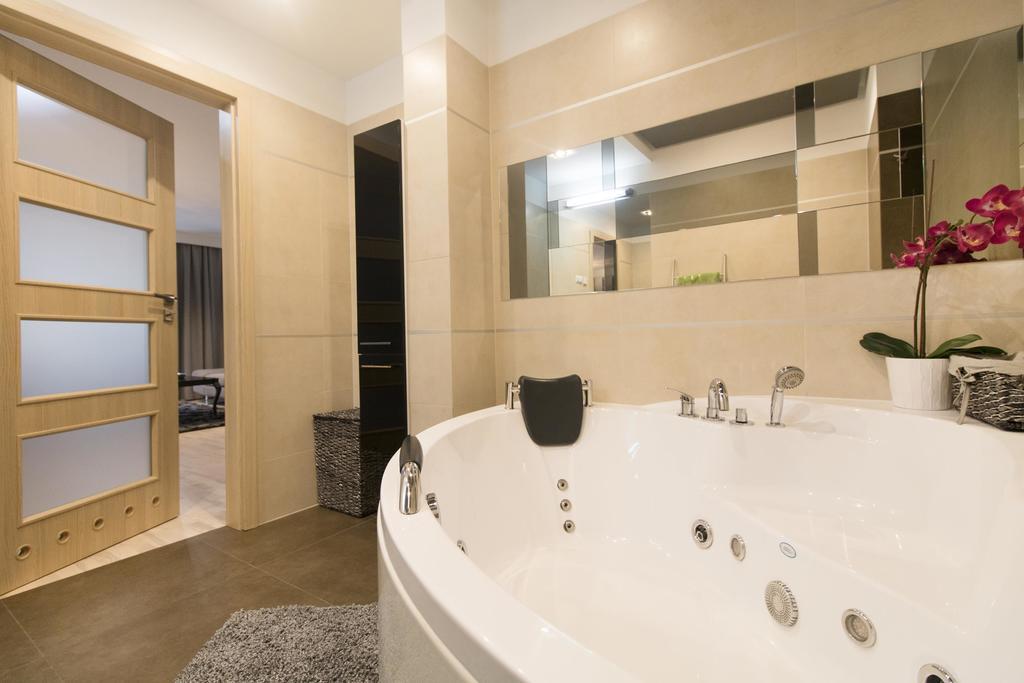 Kings City - Skawinska Apartment Cracovie Extérieur photo